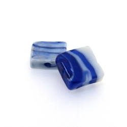 Glaskraal, blauw met witte swirl, vierkant, 18 mm (5 st.)