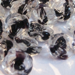 Glaskraal, bloemvorm, transparant met zwart, 15 mm (20 st.)